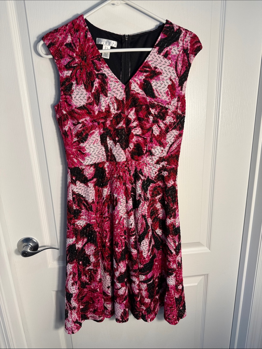 London Times Pink & Black Floral V-Neck Fit-and-Flare Midi Dress Size 6